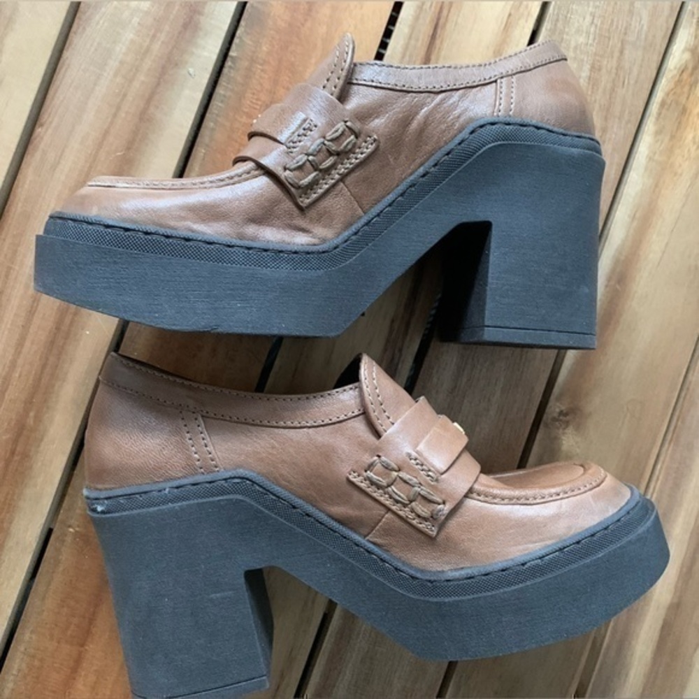 MJUS leather block  heeled shoe